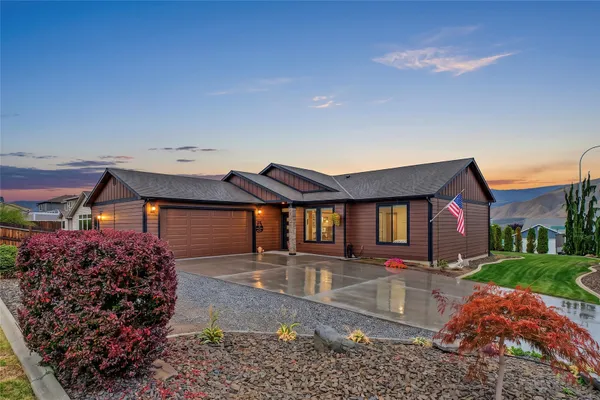 425 S JARVIS AVE