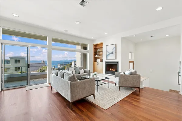 19408 RICHMOND BEACH DR A