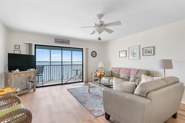 901 GULF DR 14