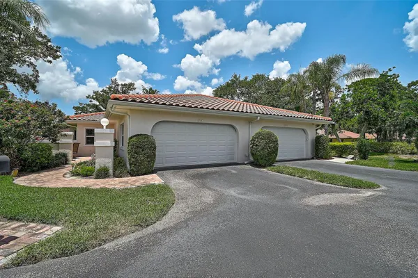 7341 GOLF POINTE CIR