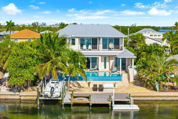 511 BAYVIEW DR