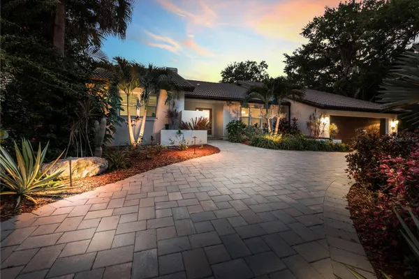 5231 SIESTA COVE DR