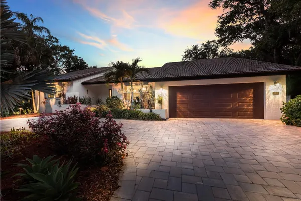 5231 SIESTA COVE DR
