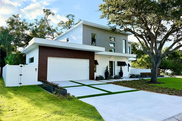 2010 HYDE PARK CIR