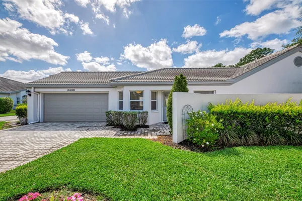 4438 LONG COMMON LN 52