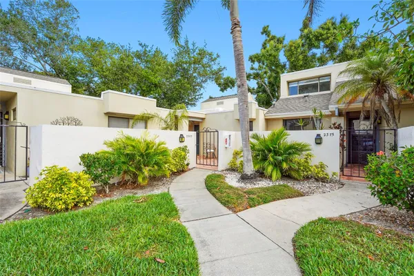 2383 LAKESIDE MEWS D3