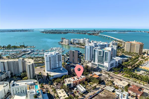 1221 N PALM AVE 202