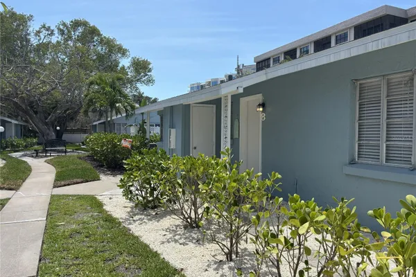 170 ROOSEVELT DR 8