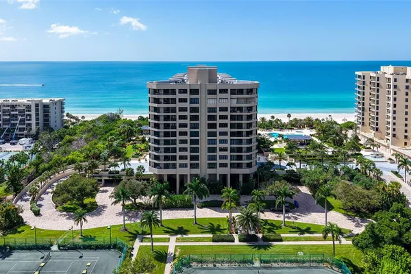 1211 GULF OF MEXICO DR 105