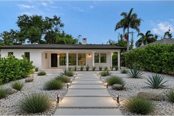 1041 INDIAN BEACH DR