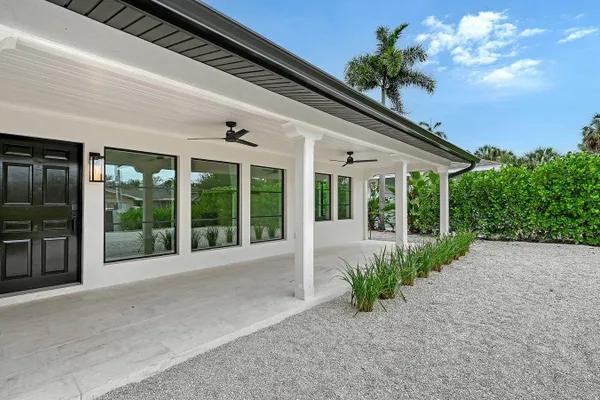 1041 INDIAN BEACH DR