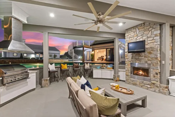 3018 KINGFISHER PT