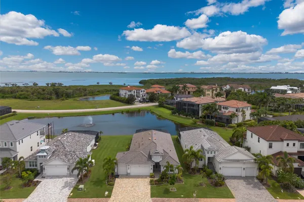 5504 TITLE ROW DR