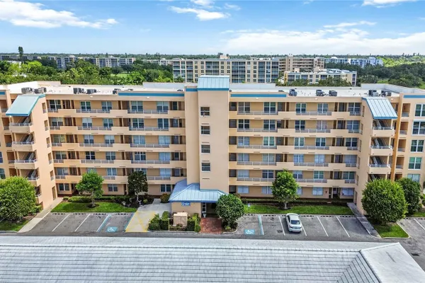 4550 PINEBROOK CIR 605