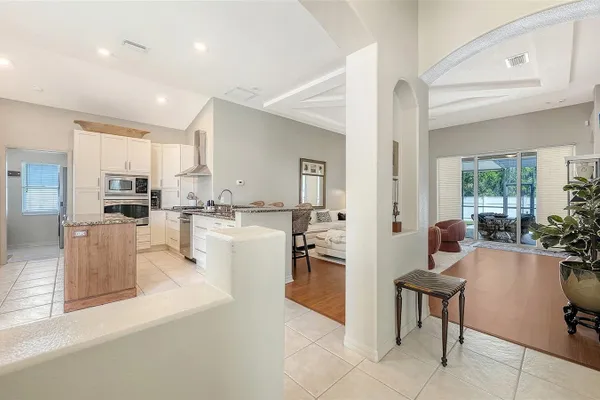 5122 CREEKSIDE TRL