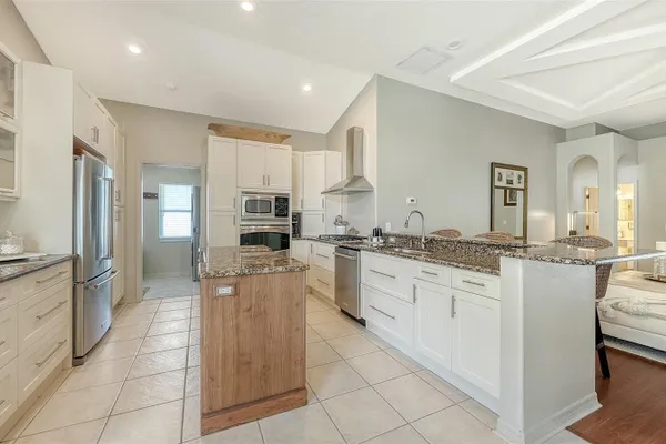 5122 CREEKSIDE TRL