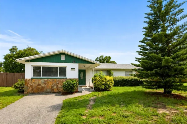 8628 MAGNOLIA DR
