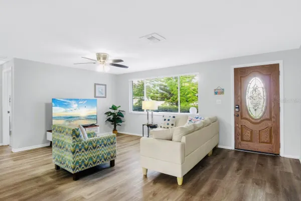 8628 MAGNOLIA DR