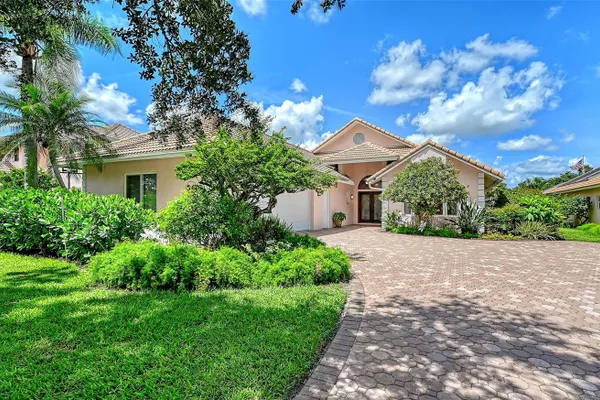 5476 GOLF POINTE DR