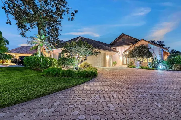 5476 GOLF POINTE DR