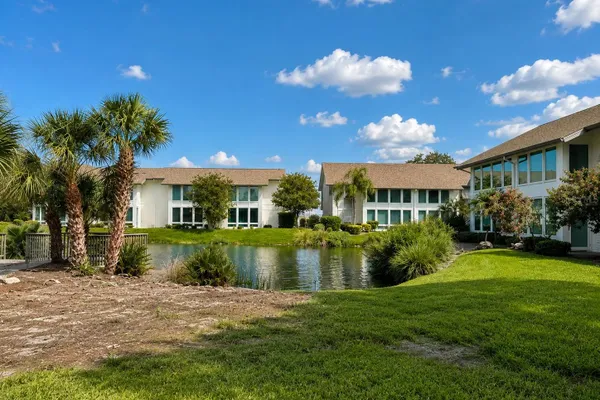 1141 W PEPPERTREE DR 1141