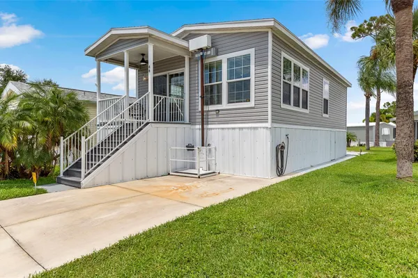 44 CROWN POINT DR