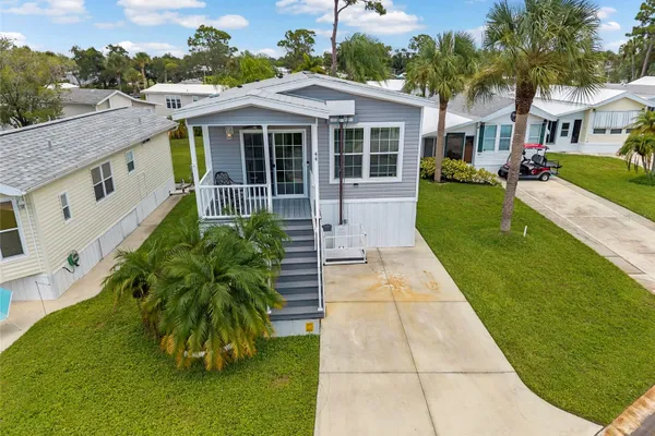 44 CROWN POINT DR