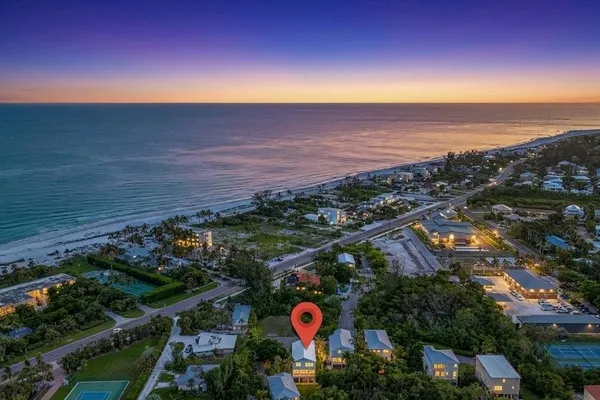 6330 LAGUNA DR