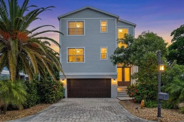 6330 LAGUNA DR
