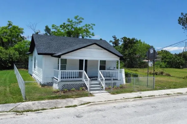 204 GARDEN AVE