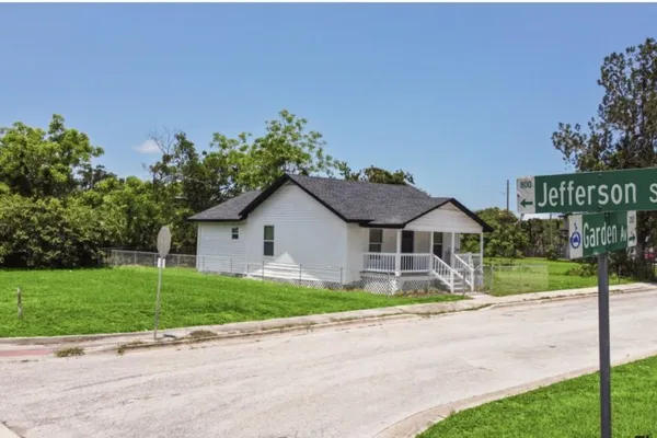 204 GARDEN AVE