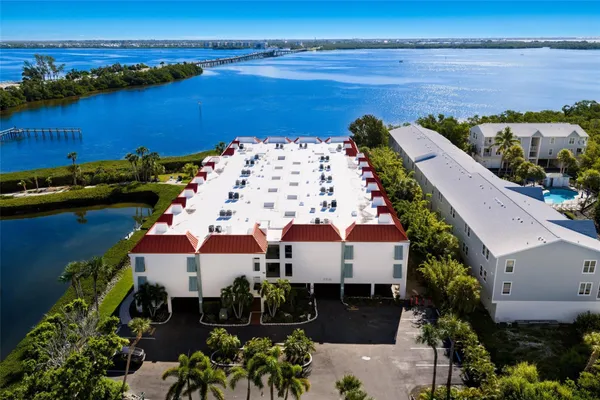 3705 E BAY DR 115