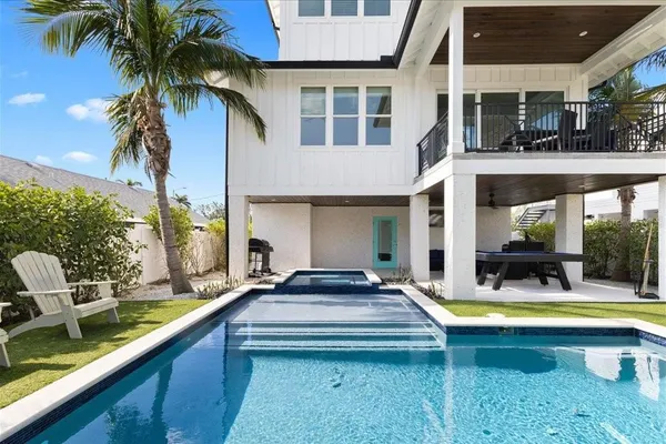 239 S HARBOR DR