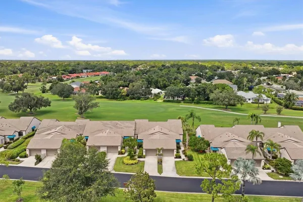 6089 CLUBSIDE DR 7686