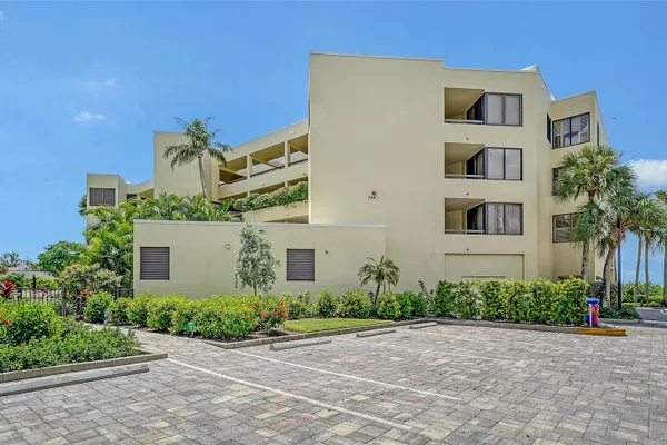 5461 GULF OF MEXICO DR 304
