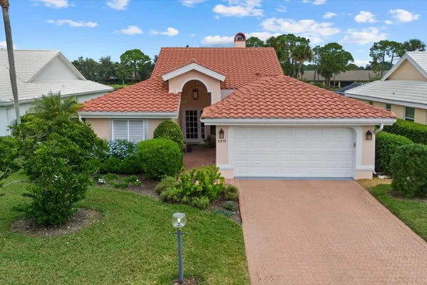 5815 FAIRWOODS CIR