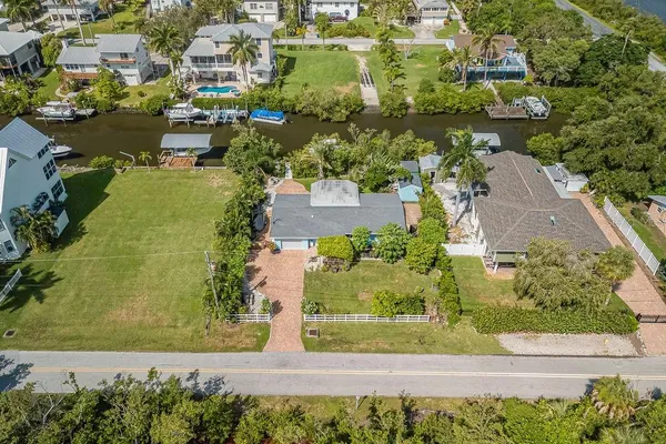 1831 BAYSHORE DR