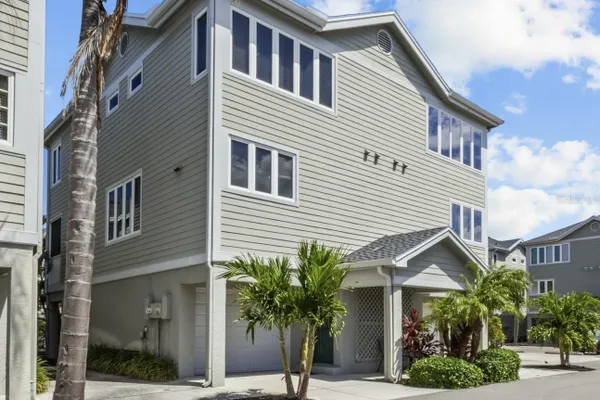 521 FOREST WAY
