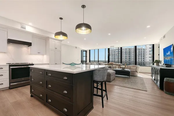 1102 BENJAMIN FRANKLIN DR 810