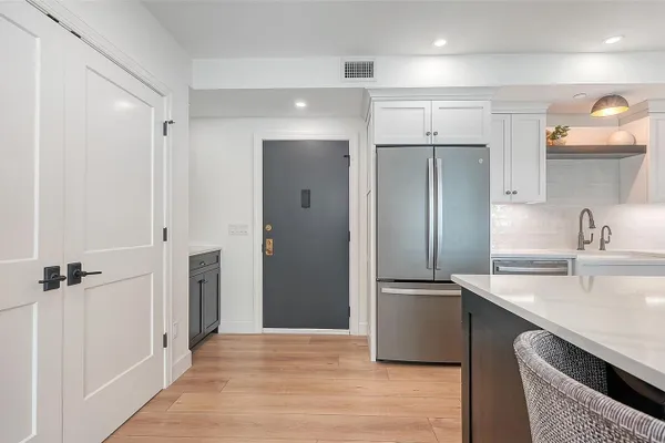 1102 BENJAMIN FRANKLIN DR 810