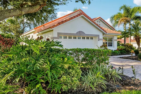 5814 FAIRWOODS CIR