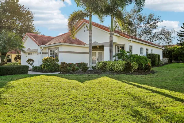 5814 FAIRWOODS CIR