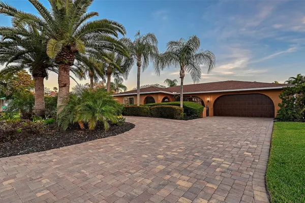 7137 WESTMORELAND DR