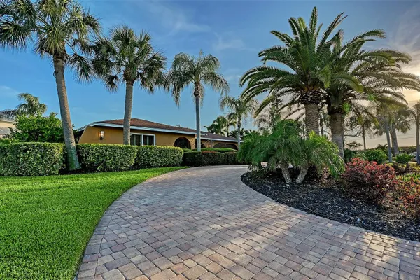 7137 WESTMORELAND DR