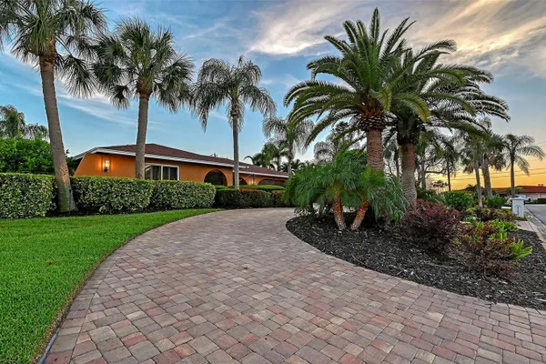 7137 WESTMORELAND DR