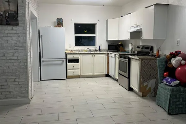 2325 28TH AVE