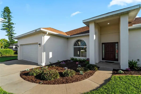 5121 PALM AIRE DR