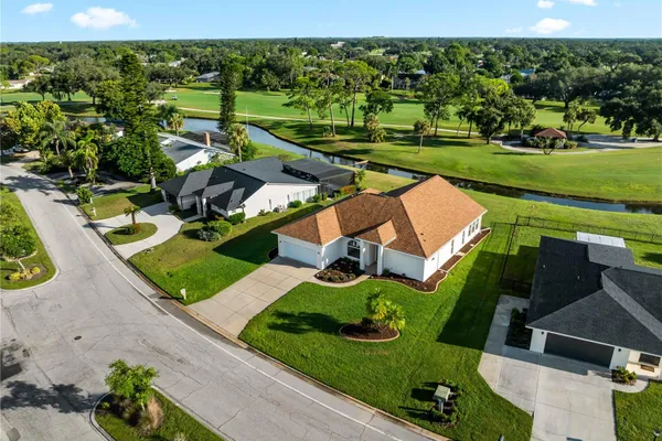 5121 PALM AIRE DR