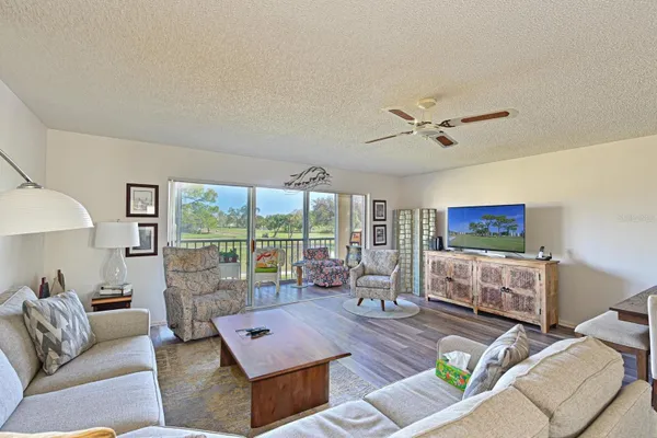 4240 IRONWOOD CIR 206A