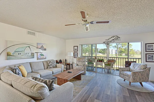 4240 IRONWOOD CIR 206A